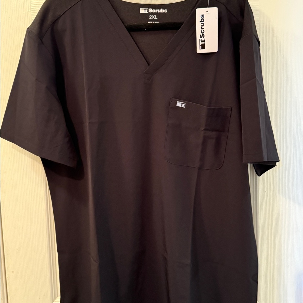 Smart Scrubs Men's Dark V-Neck Tee